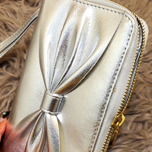 Silver Bow Clutch - Picture 3 of 6